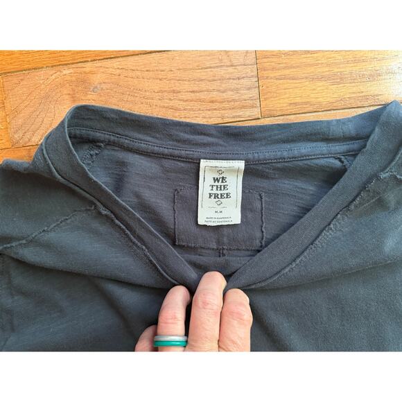 We The free long Sleeve tee Medium Charcoal/vintage black Raw Hem - Picture 6 of 14
